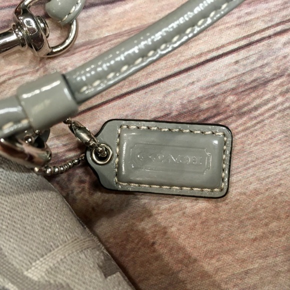 Coach Legacy Signature Optic Turn Lock Flap Wristlet in Gray with Lavender - Picture 4 of 7